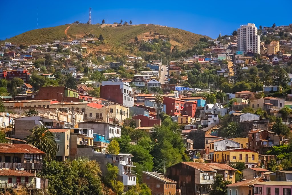 SII examina la tasación de propiedades en altura y expertos prevén una baja en las contribuciones de departamentos