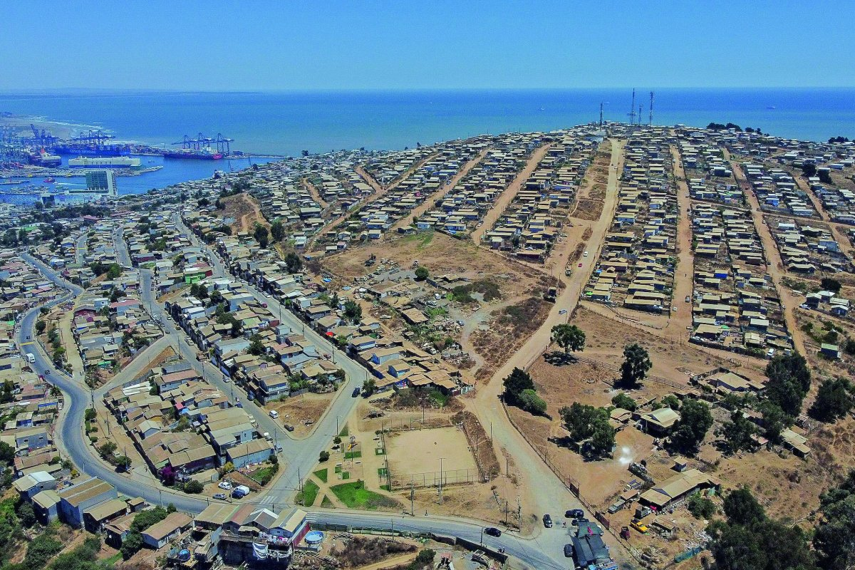 Recorte en subsidios amenaza con agravar déficit habitacional de zonas en reconstrucción por emergencia